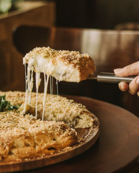Cheesy Pull-Apart Garlic Bread Casserole Recipe